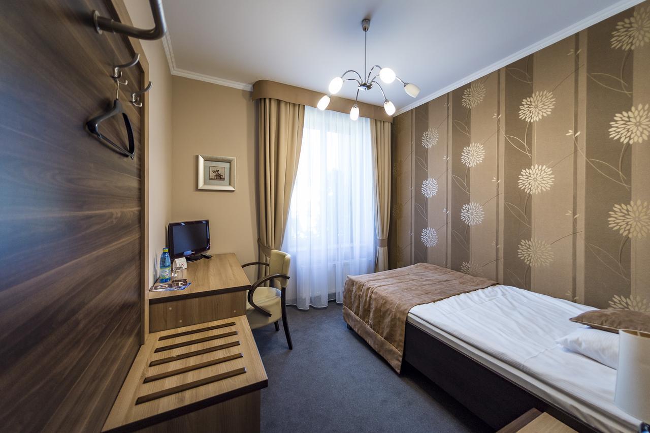 Hotel Restauracja Teczowa Luban Eksteriør billede