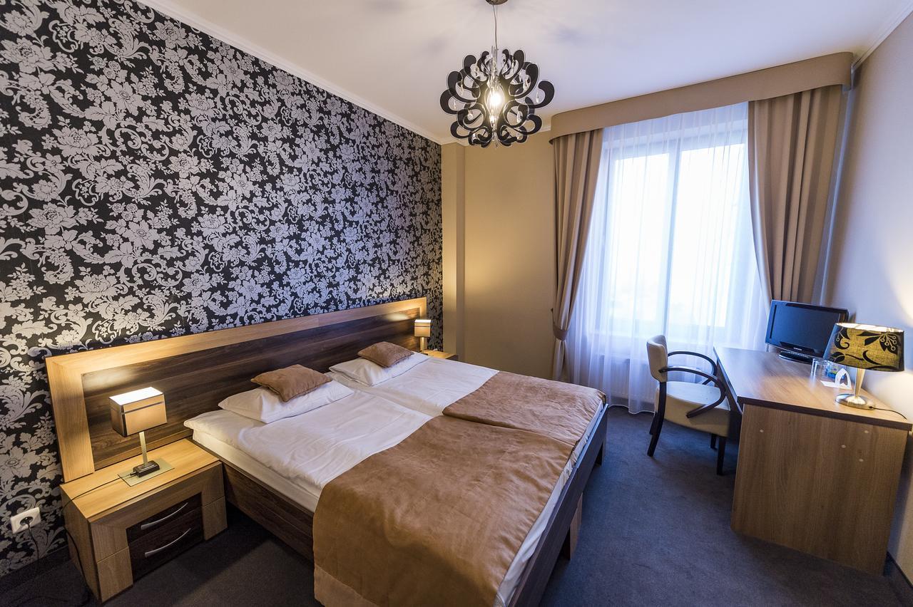 Hotel Restauracja Teczowa Luban Eksteriør billede
