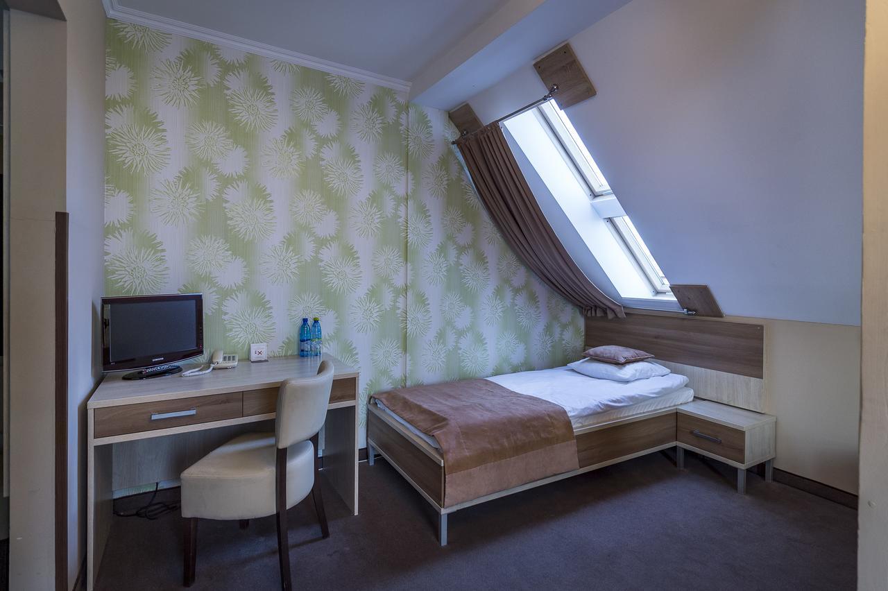 Hotel Restauracja Teczowa Luban Eksteriør billede