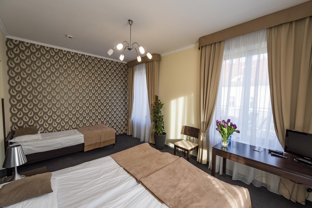 Hotel Restauracja Teczowa Luban Eksteriør billede