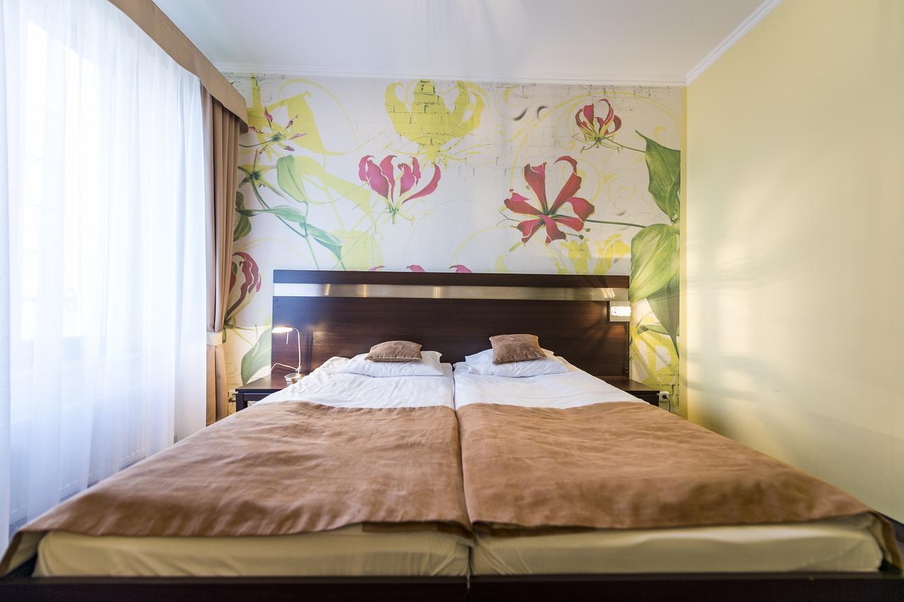 Hotel Restauracja Teczowa Luban Eksteriør billede