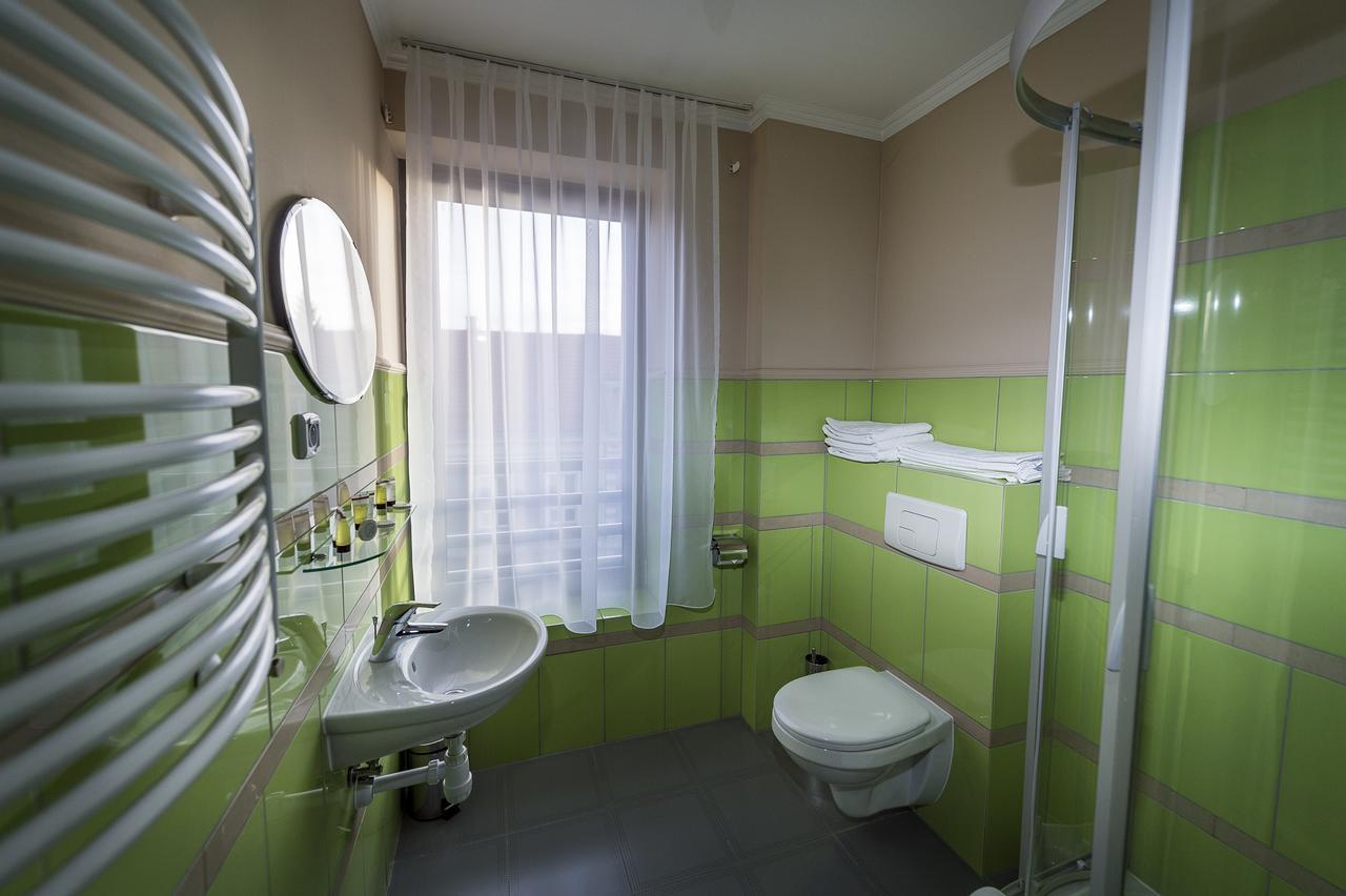 Hotel Restauracja Teczowa Luban Eksteriør billede